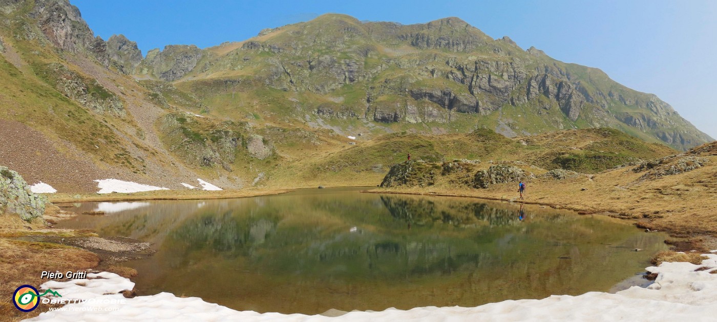 34 Al Lago di Ponteranica inf. (2100 m circa) con Valletto a sx e Ponteranica a dx.jpg